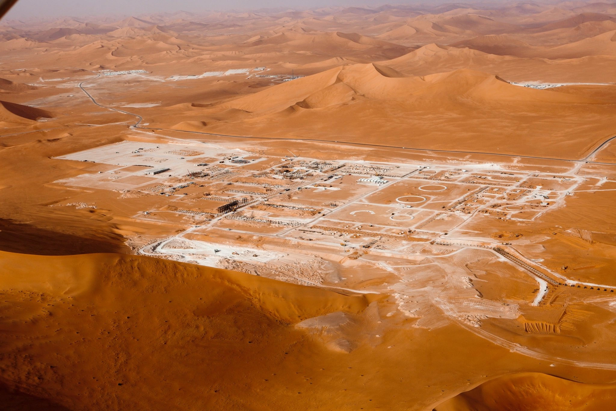 Vue aérienne des installations et des dunes